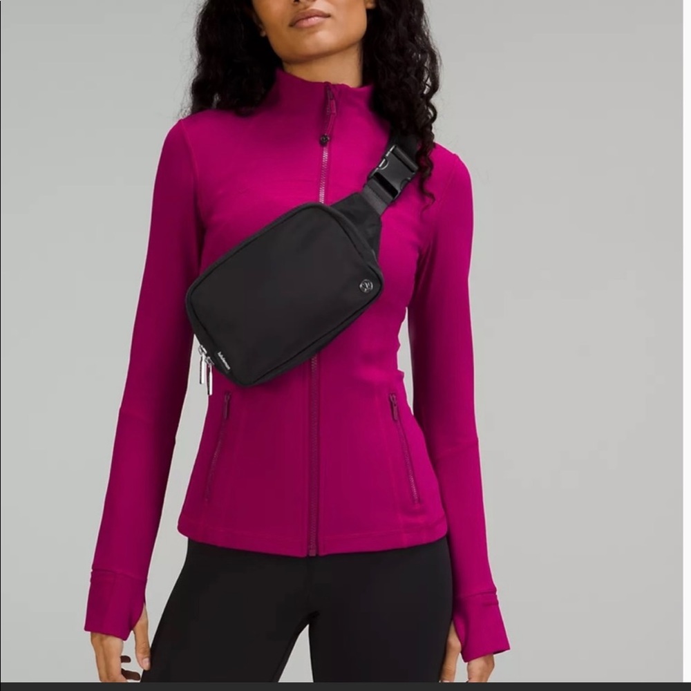 Lululemon Everywhere Belt Bag in Large- NWT
